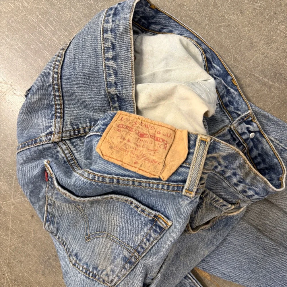 Vintage Levis 501 Light Wash Straight Leg Button Fly Denim Jeans 36x32 Mens